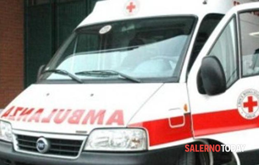 Incidente a Salerno, donna travolta da moto sul lungomare Tafuri