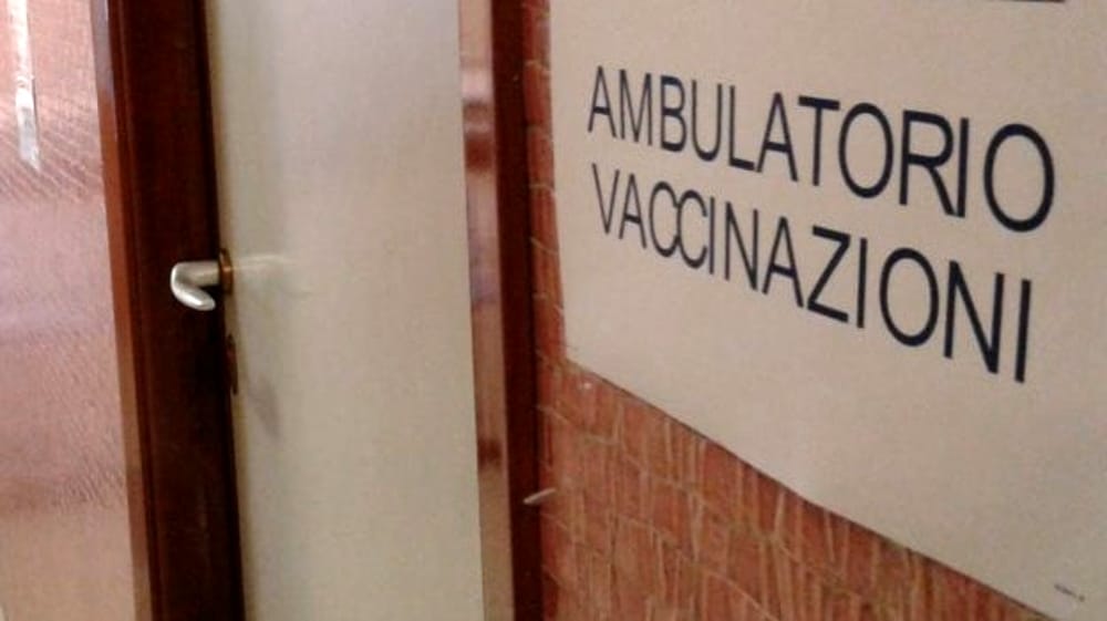 Vaccini anti-Covid: ai guariti basta una sola dose, il via libera del Ministero