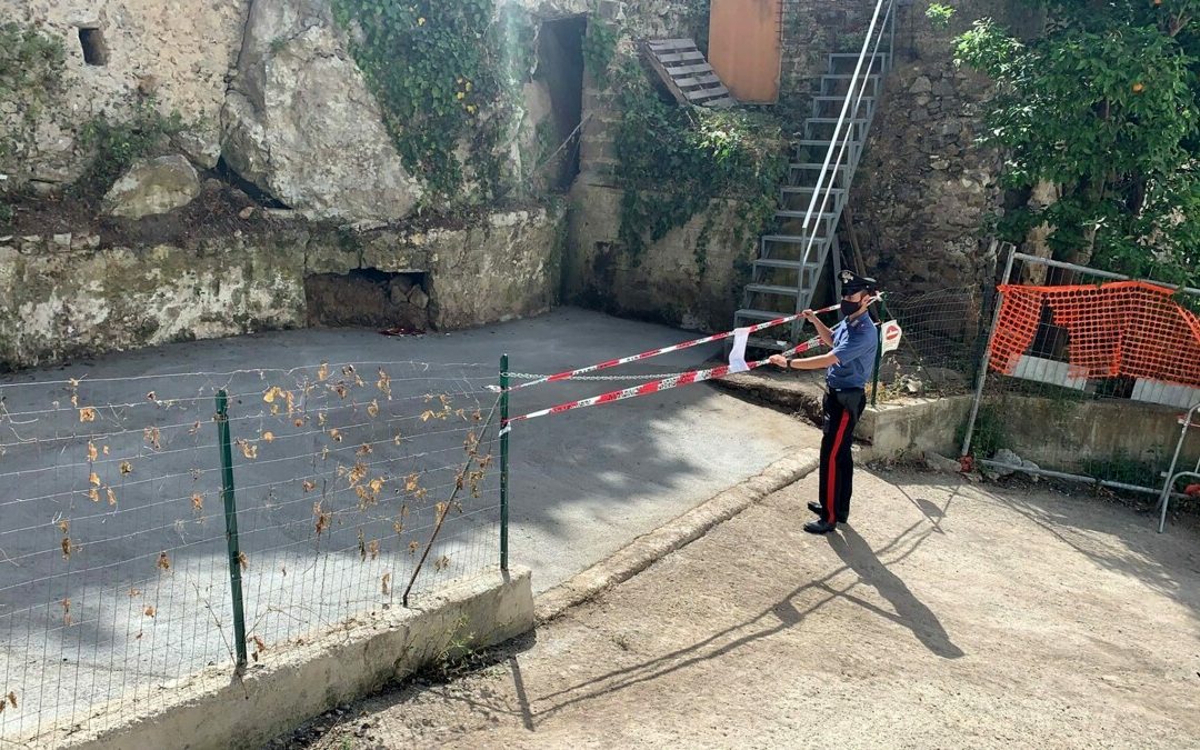 Abusi edilizi in Costiera Amalfitana: otto denunce e sequestri dei carabinieri