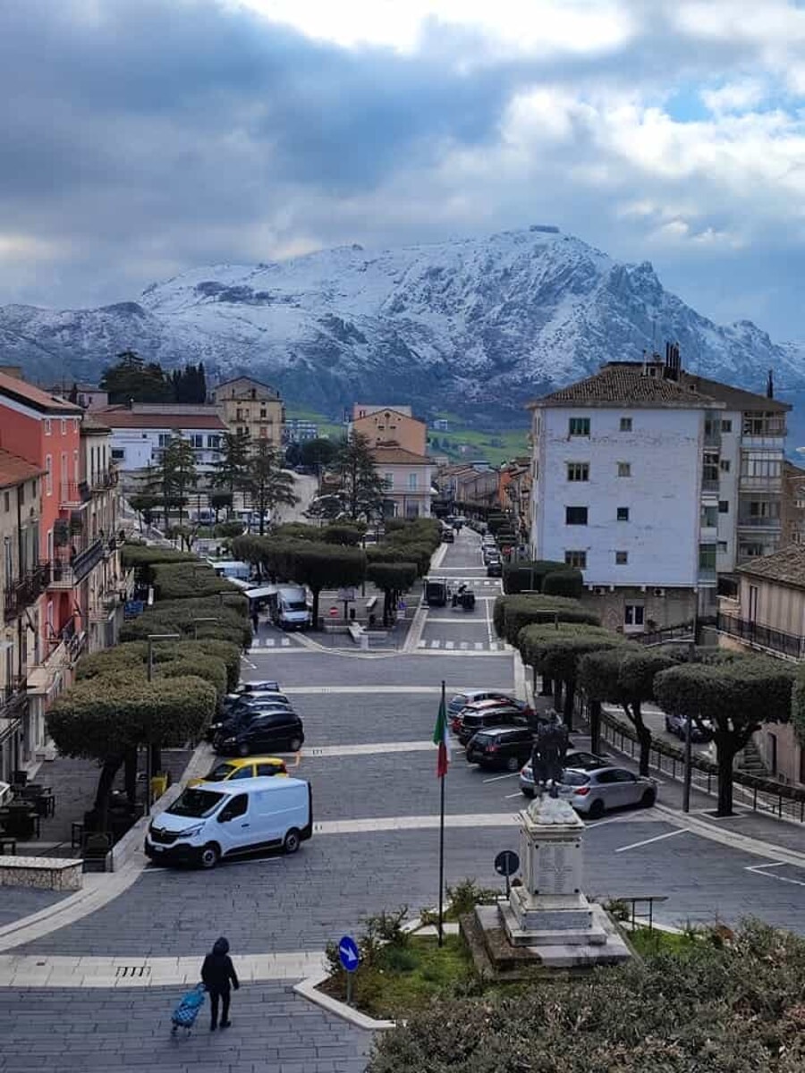 Neve ad aprile, la “dama bianca” torna a posarsi nel Vallo di Diano