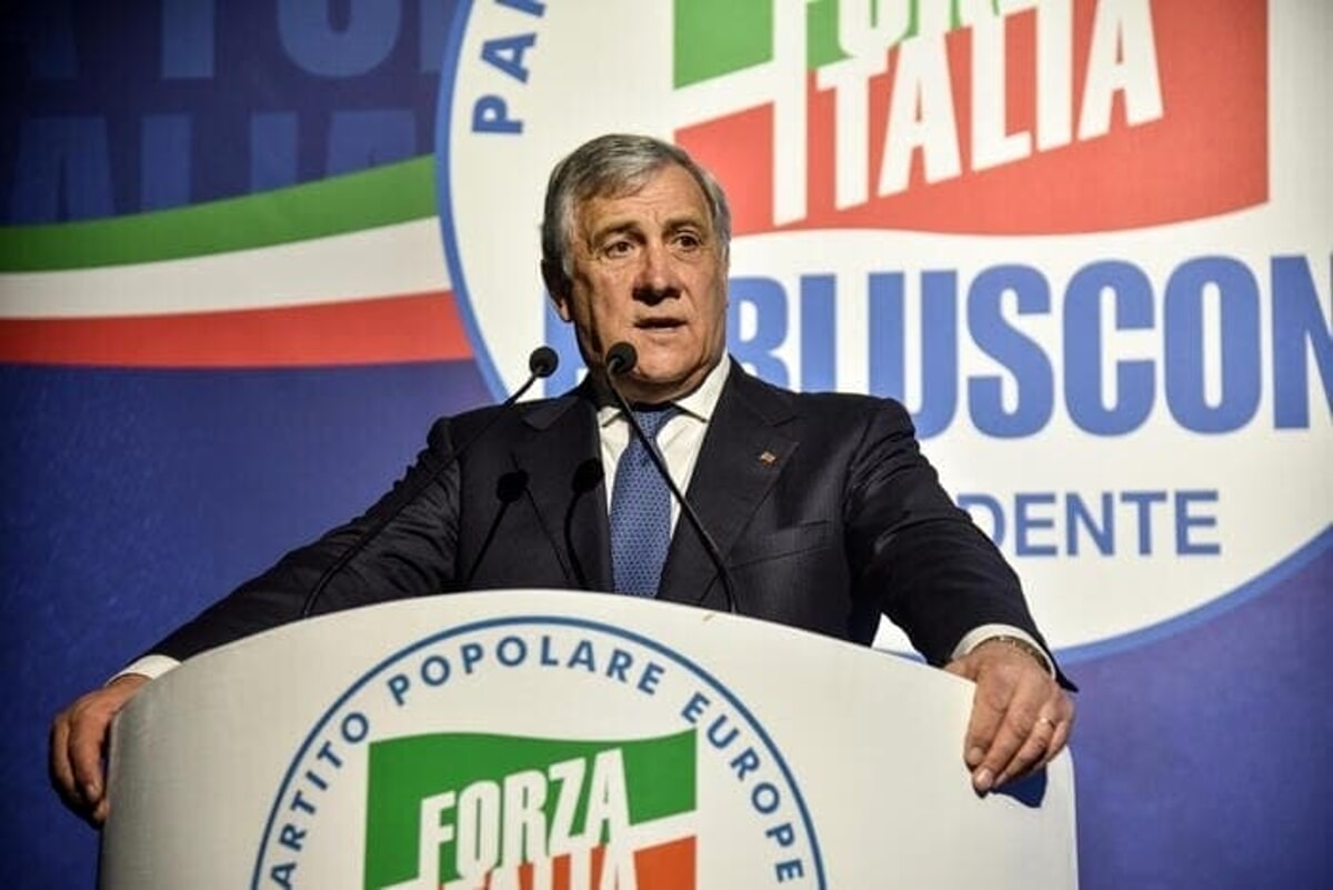 Tajani a Paestum: “Qui faremo il Berlusconi Day”. Poi su Sangiuliano candidato alla Regione: “Non se n’è parlato”