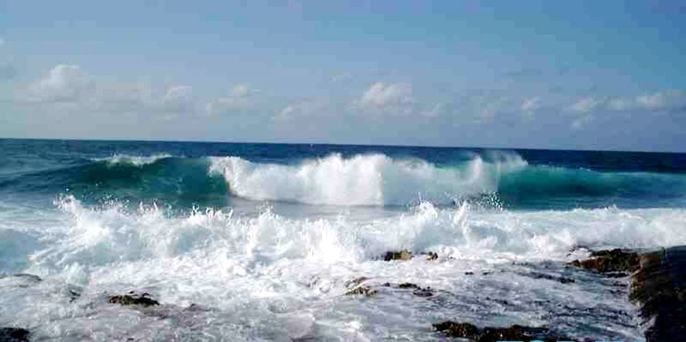 Si tuffa in mare nonostante il maltempo: barbiere muore annegato