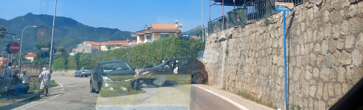 Incidente stradale a Pastorano, scontro fra due auto: forze dell’ordine sul posto