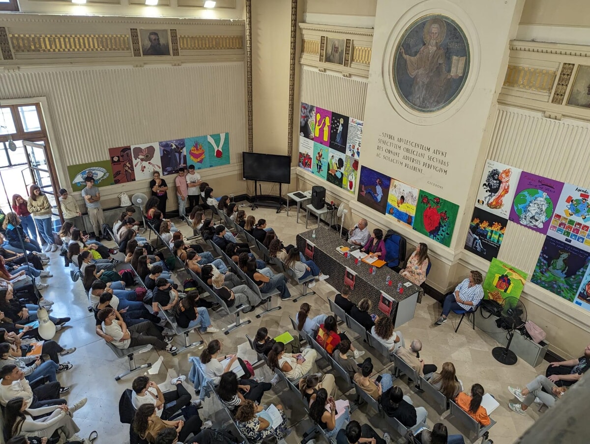 Liceo Regina Margherita, la poetessa Carmen Yáñez incontra gli studenti