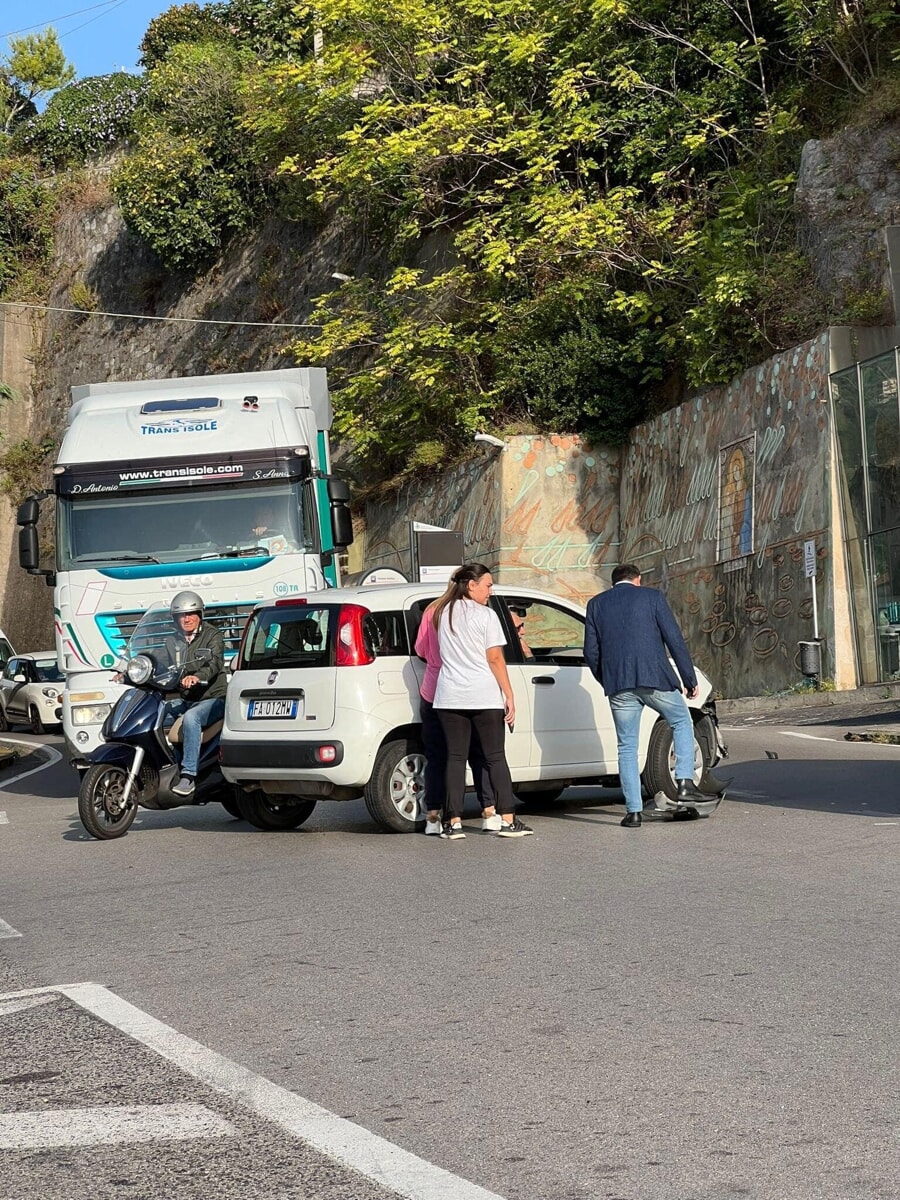 Incidente stradale a Vietri Sul Mare: “Garantire maggiore sicurezza in quel punto”