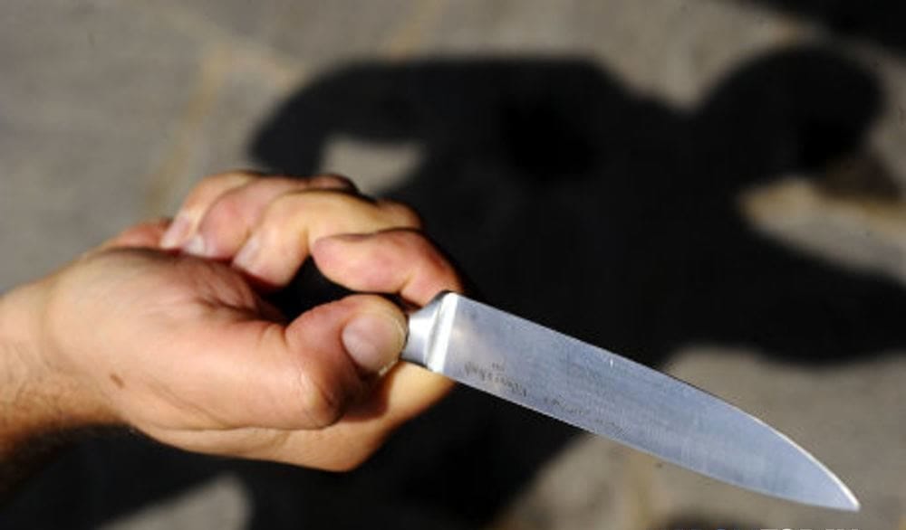 Minaccia la compagna con un coltello: arrestato 32enne a Capaccio