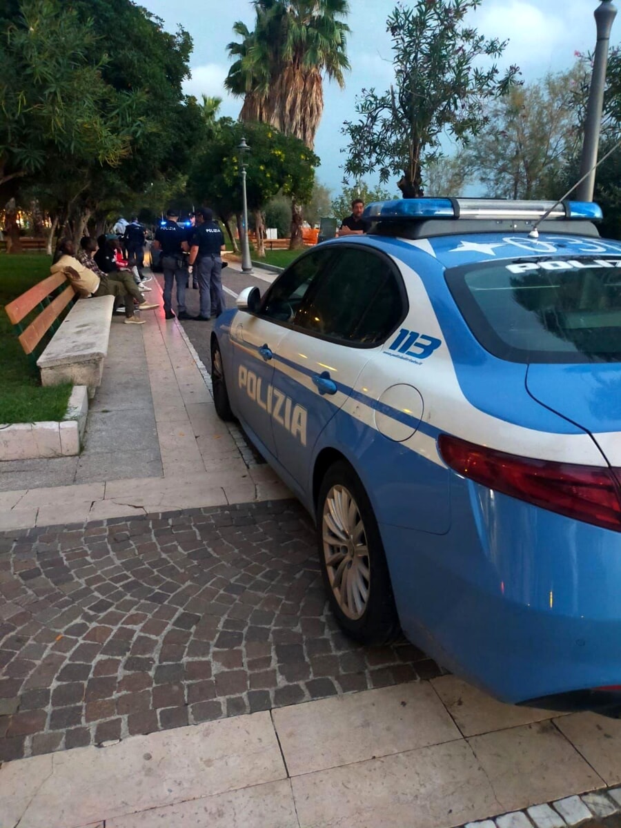 Blitz della Polizia sul lungomare di Salerno: controllate 50 persone, tra cui 10 stranieri