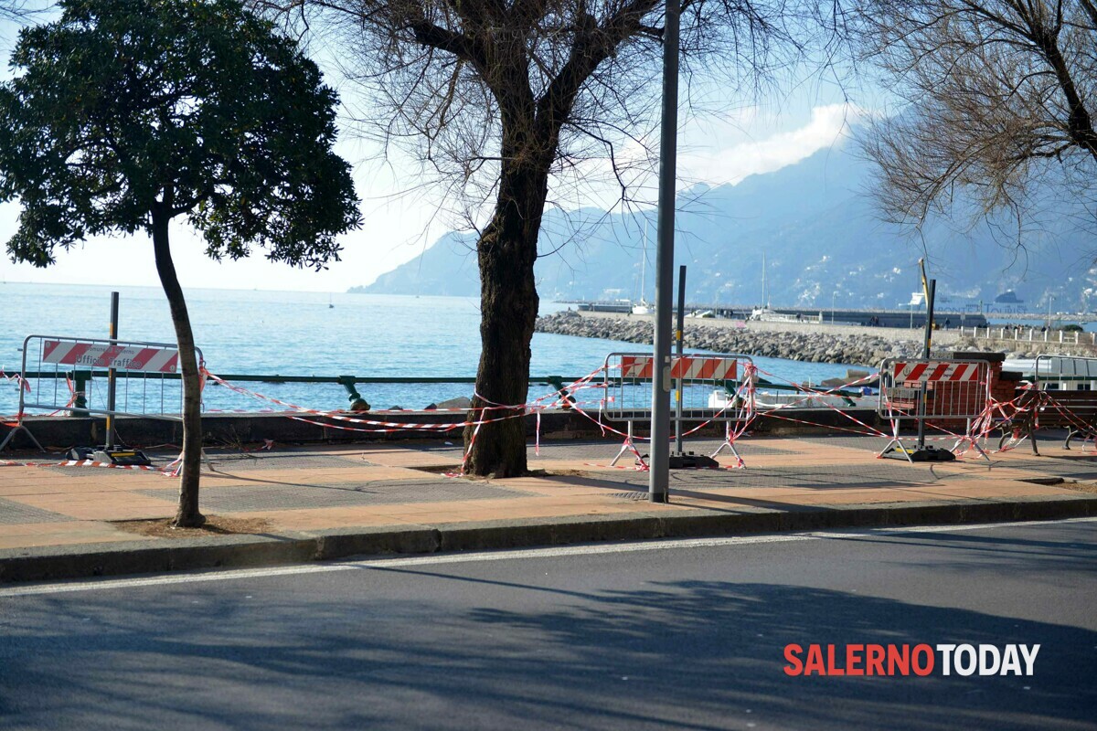 Allerta meteo per vento forte: a Salerno chiudono cimitero, parchi e giardini