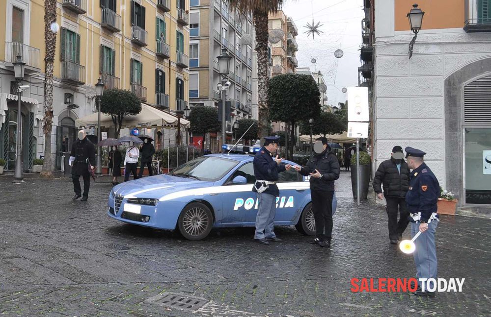 Lite sul Corso Vittorio Emanuele: ferito un agente penitenziario, 3 denunce