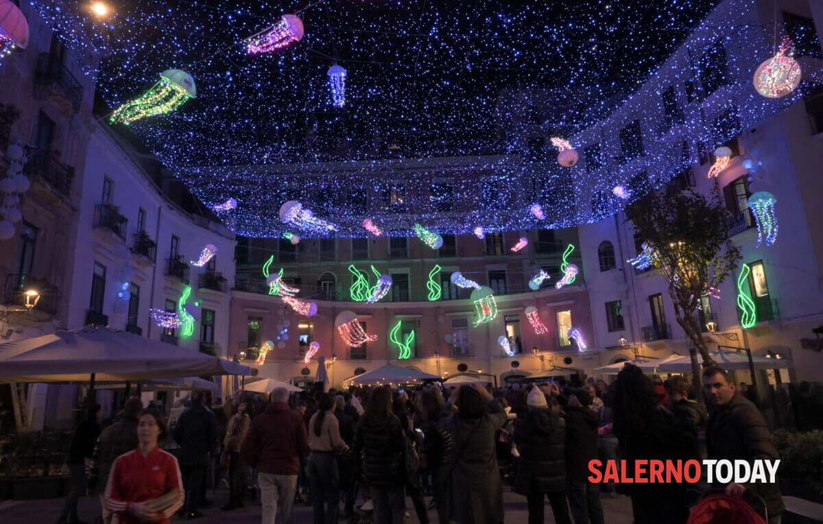 Natale 2023, riparte “Arte in Vetrina” a Salerno