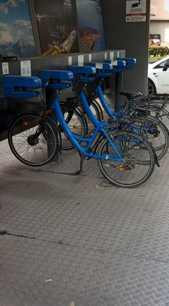 Bikesharing, Pessolano (Oltre) attacca il Comune: “Una morte annunciata e voluta”