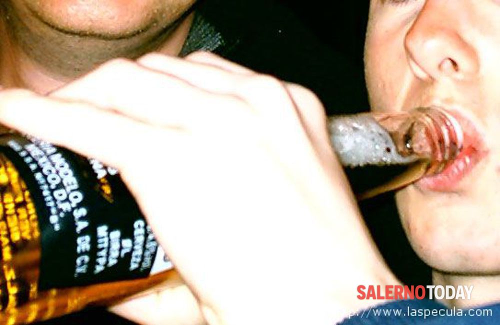 Alcool ai minori, l’annuncio: “A Salerno tutti i locali dovranno esporre il divieto all’ingresso”