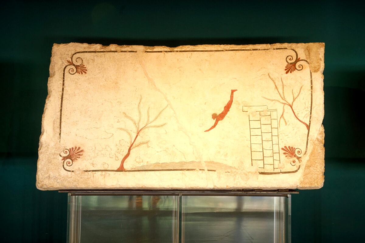 Curiosità, torna visibile al pubblico il capolavoro del Museo Archeologico Nazionale di Paestum: la Tomba del Tuffatore