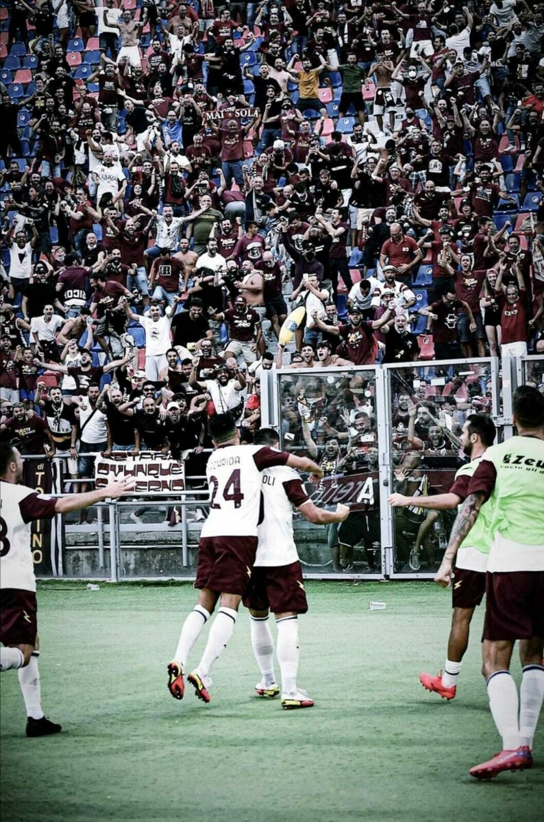 “Che vuoi che sia, in ogni categoria”: 900 tifosi della Salernitana presenti a Bologna