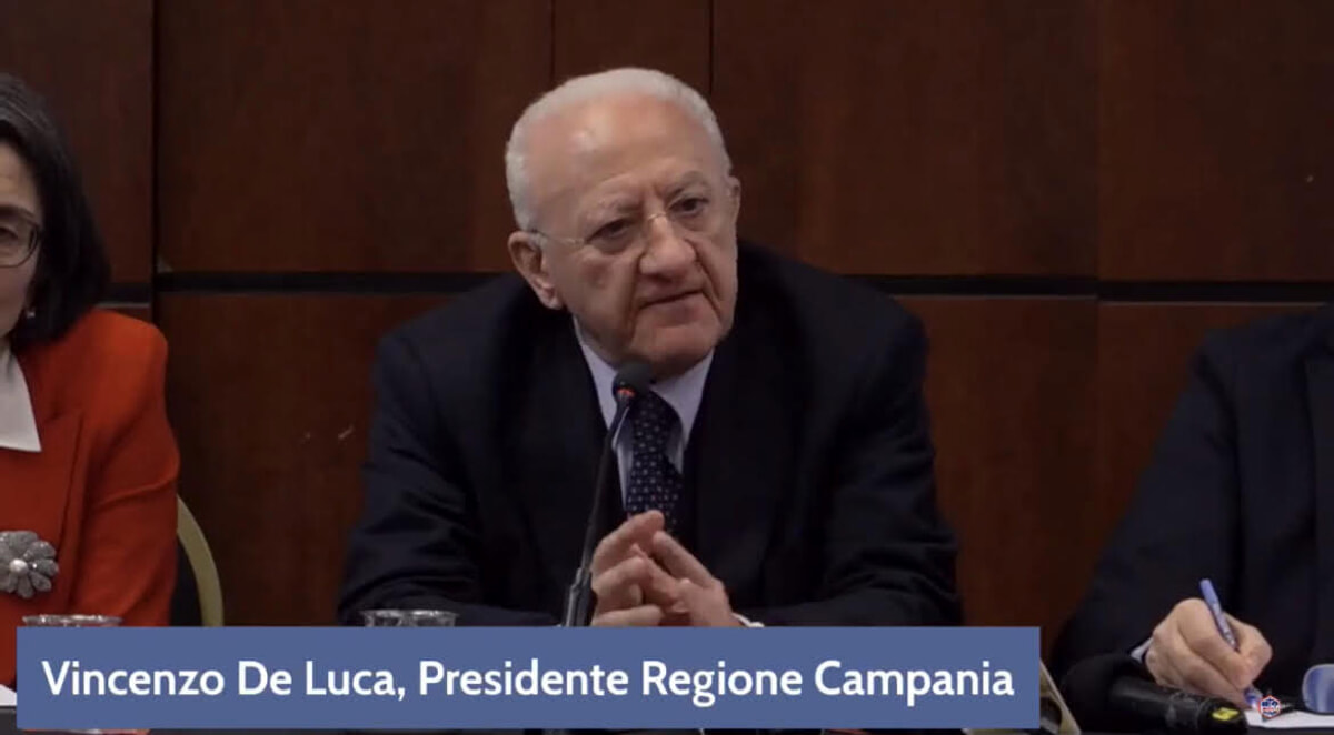 De Luca attacca ancora il Governo: “Arroganza insopportabile, con Berlusconi era diverso”