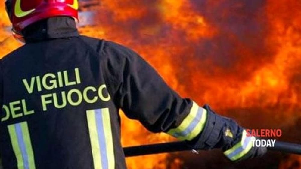 Incendio in un appartamento: evacuata una palazzina a Battipaglia