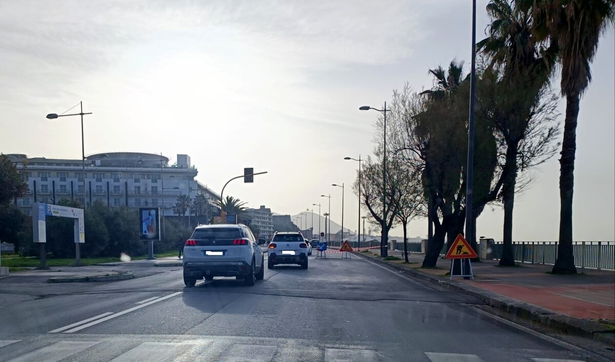 Buche e crepe, le strade di Salerno un colabrodo: lo sfogo di un automobilista