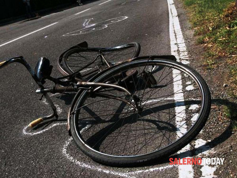 Incidente a Capaccio, ciclista travolto da un’auto: corsa in ospedale