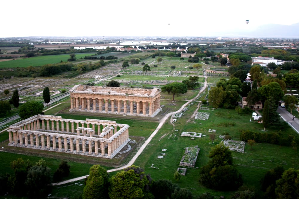 Parco giochi nell’area archeologica di Paestum: sigilli alle giostre, denunciato il responsabile