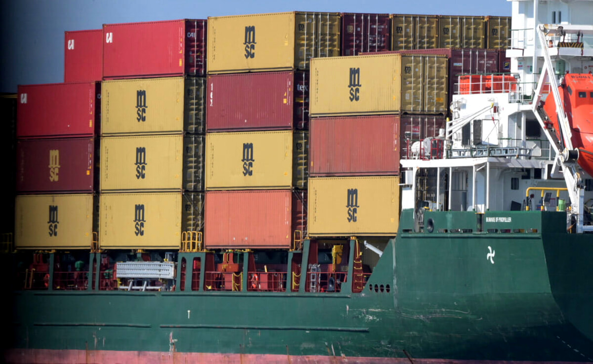 Salerno, è attraccata la nave cinese carica di pomodoro: scattano i controlli nel porto