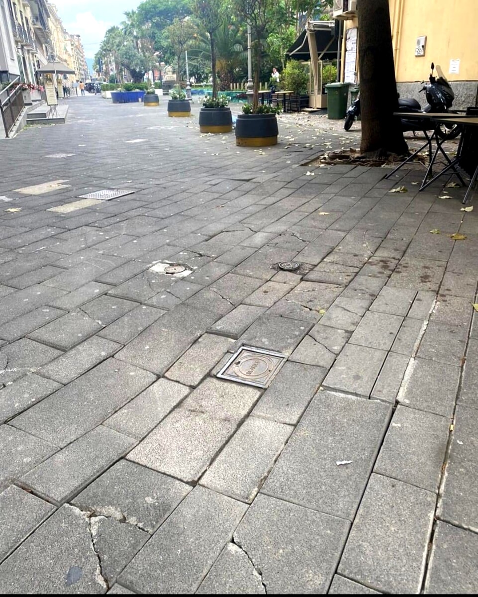 Pavimentazione dissestata in zona movida e centro storico, Pessolano: “Si intervenga”