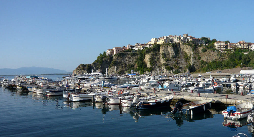 Porto di Agropoli, disciplinata la sosta breve nell’area oltre le sbarre