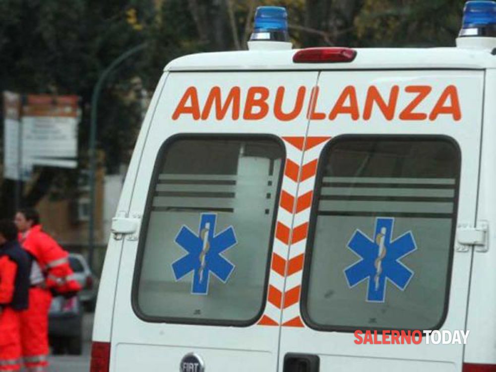 Battipaglia, investita da un pirata della strada: donna trasportata in ospedale