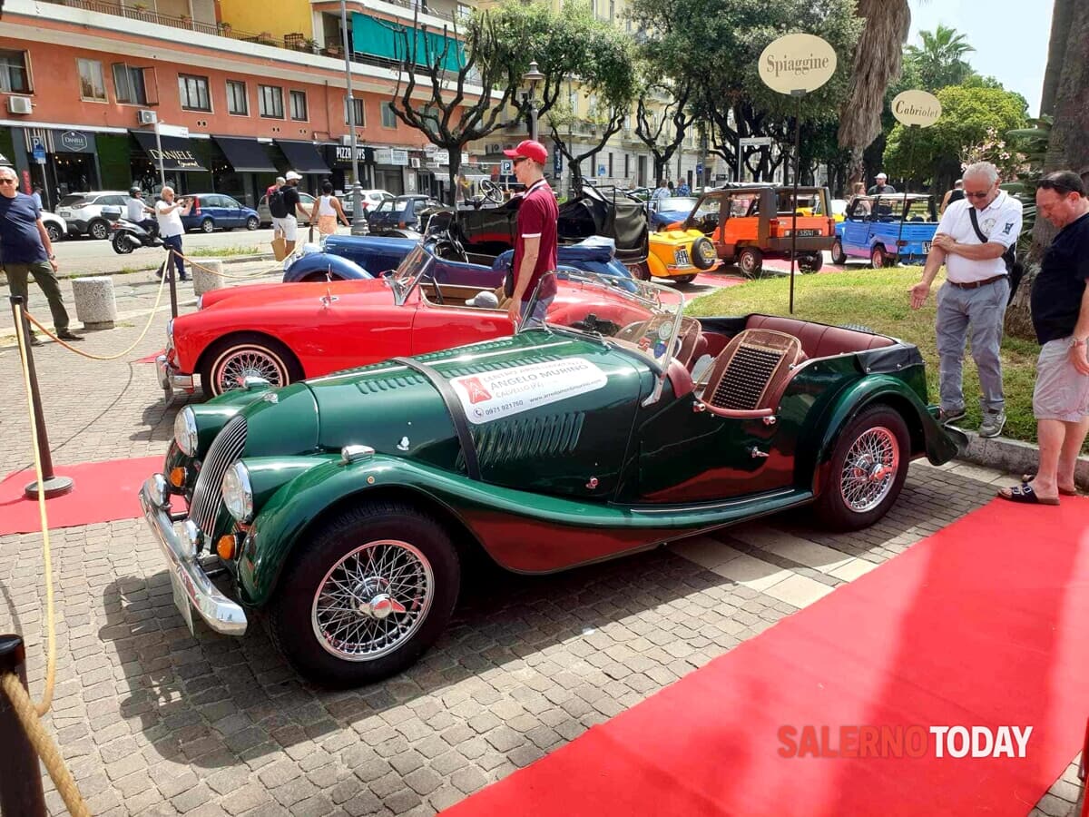 Curiosità, auto e motorini d’epoca in mostra sul lungomare