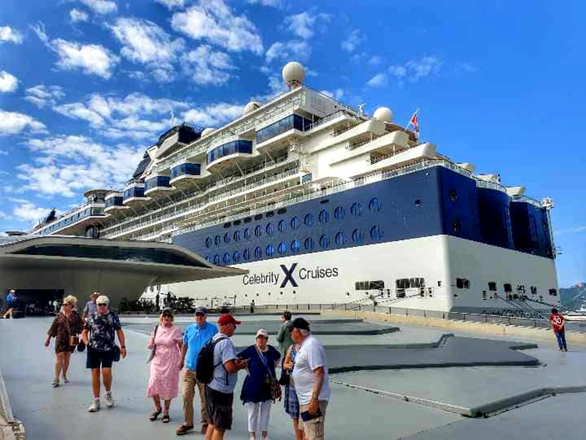 Curiosità, oltre 2000 turisti a Salerno con la Celebrity Constellation della Celebrity Cruises