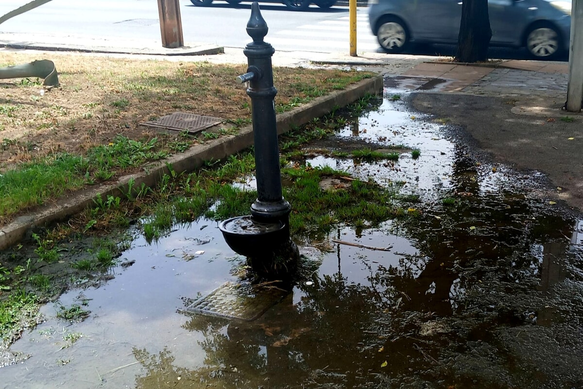 “Usano la fontana per lavarsi i piedi dopo il mare!”: la denuncia dei residenti di Torrione