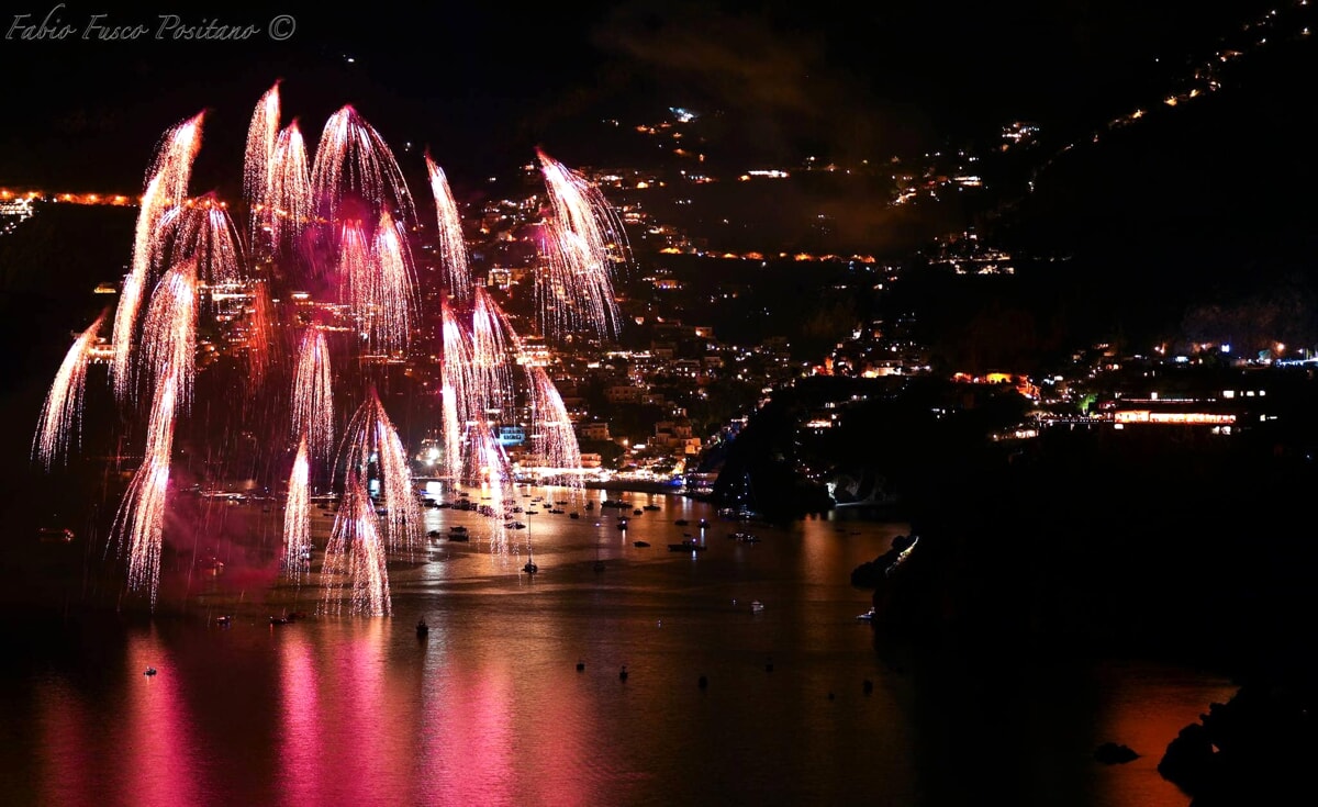 Da Cetara a Positano: tutti con il naso all’insù per i fuochi artificiali di San Pietro e Paolo