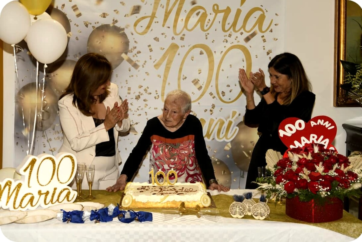 Casa Albergo “Immacolata Concezione”: Maria spegne 100 candeline, gli auguri dell’assessore