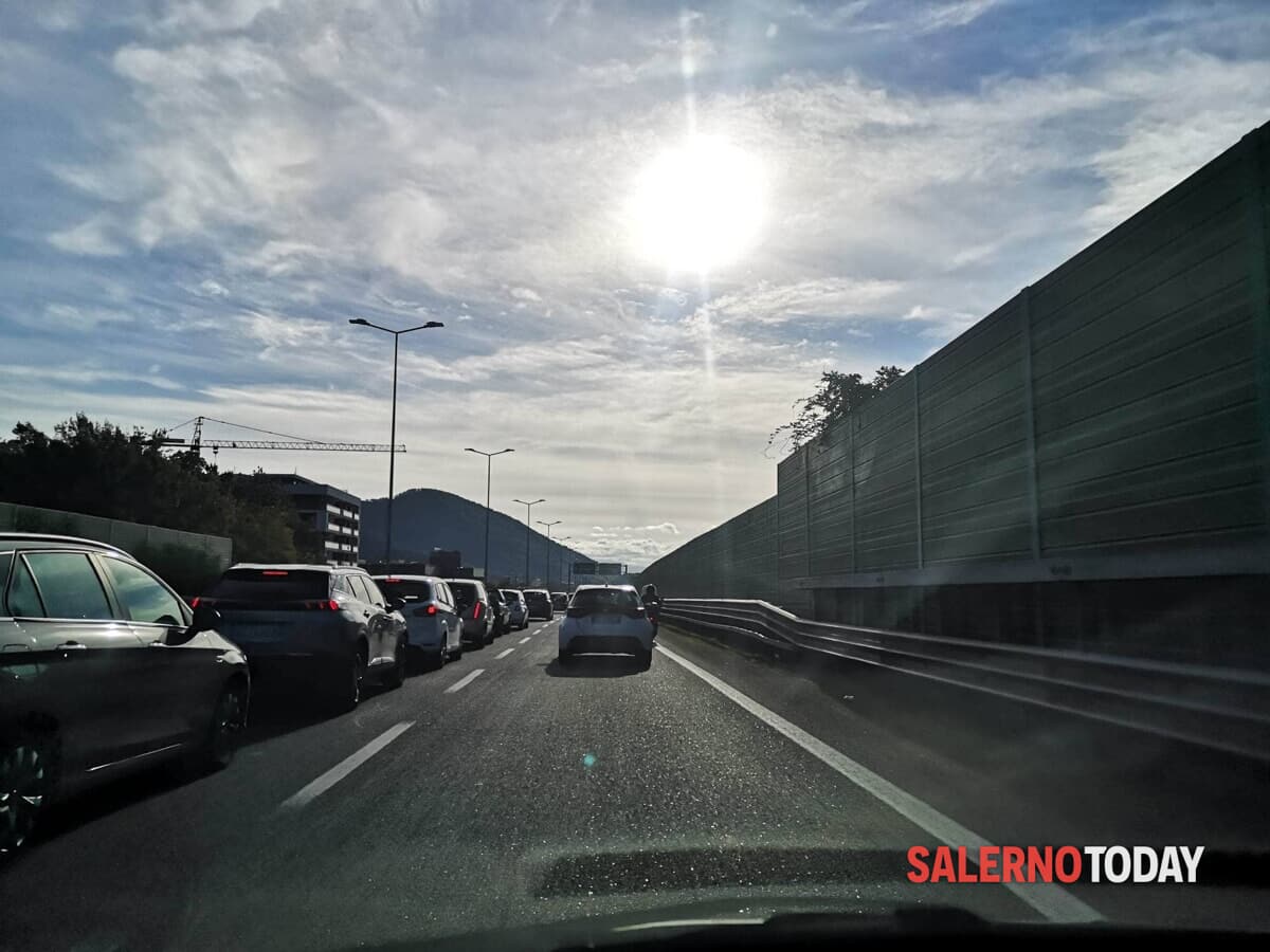 Due incidenti a Salerno: scontro auto-moto sul lungomare, caos in Tangenziale