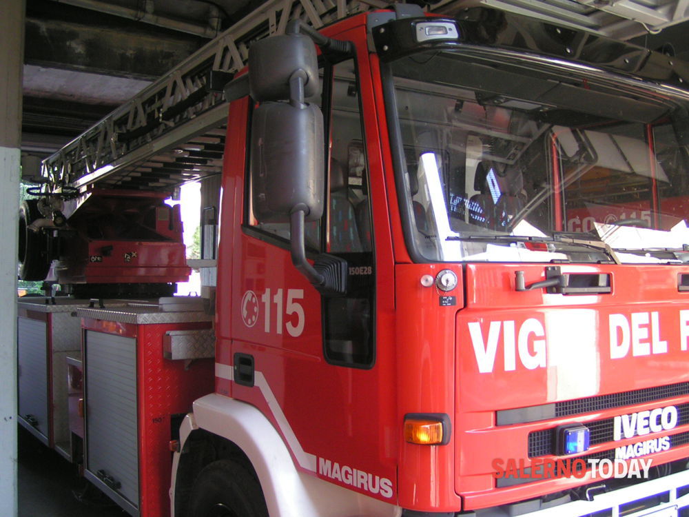 Incendio in un’abitazione nel centro di Sassano: si indaga