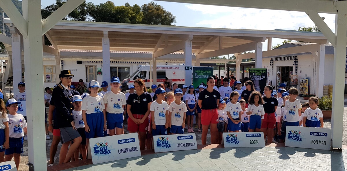 Sicurezza, la Polizia di Salerno incontra i bambini al centro sportivo “Educamp”