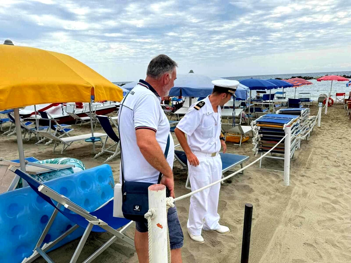 Lido abusivo a Casal Velino: scatta il sequestro, denunciato il responsabile