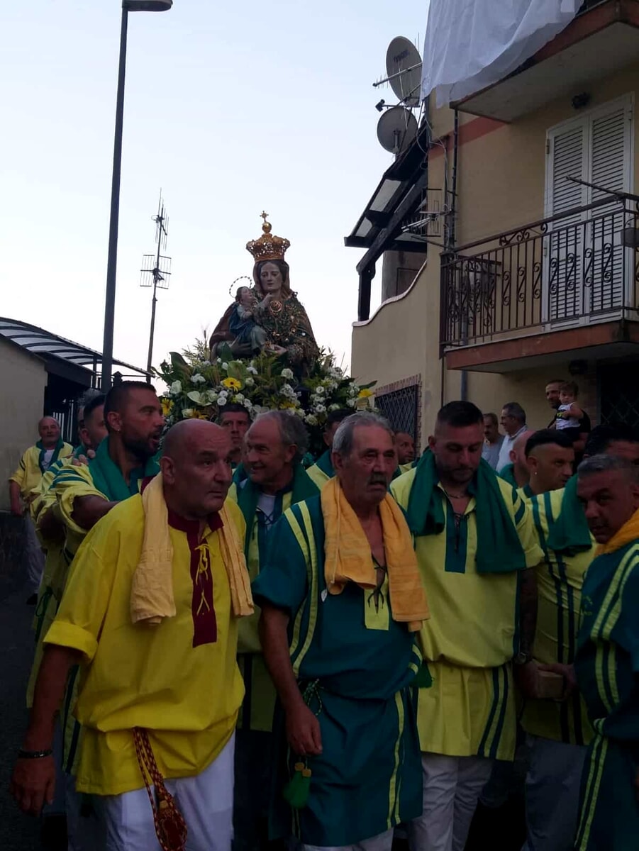 Sant’Anna e San Gioacchino, a Canalone si rinnova la tradizione: grande partecipazione dei salernitani