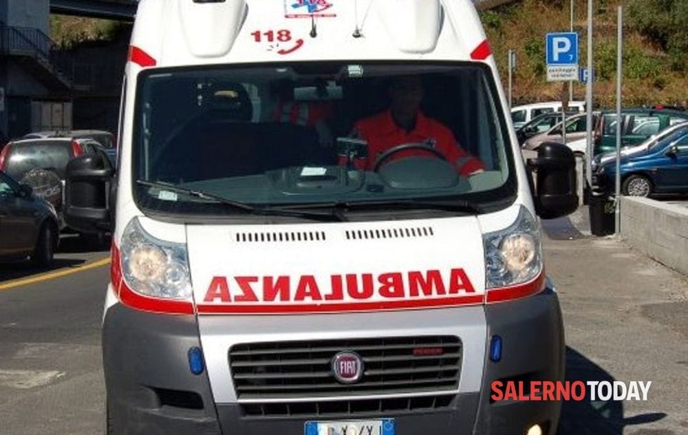 Incidente stradale a Castellabate, scontro fra auto e scooter: un ferito