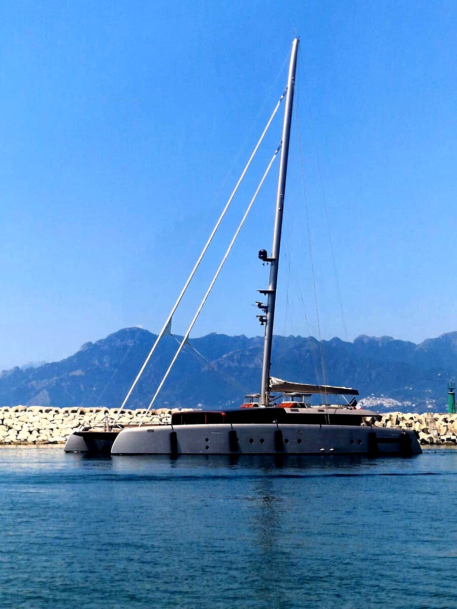 La curiosità, a Marina d’Arechi il catamarano a vela più grande del mondo