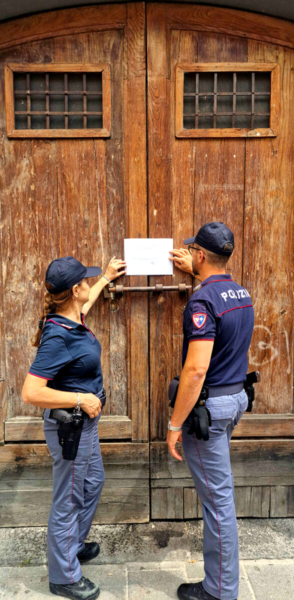 Drink alcolici a due ragazze minorenni: chiuso bar del centro di Salerno