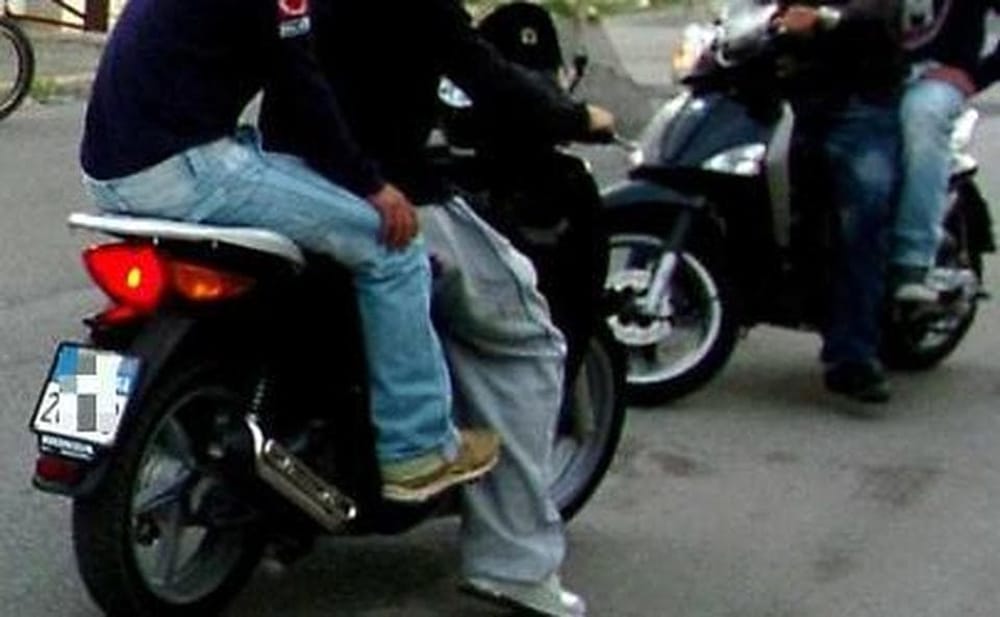 Moto e auto scorrazzano in piena notte, l’ira dei residenti del centro