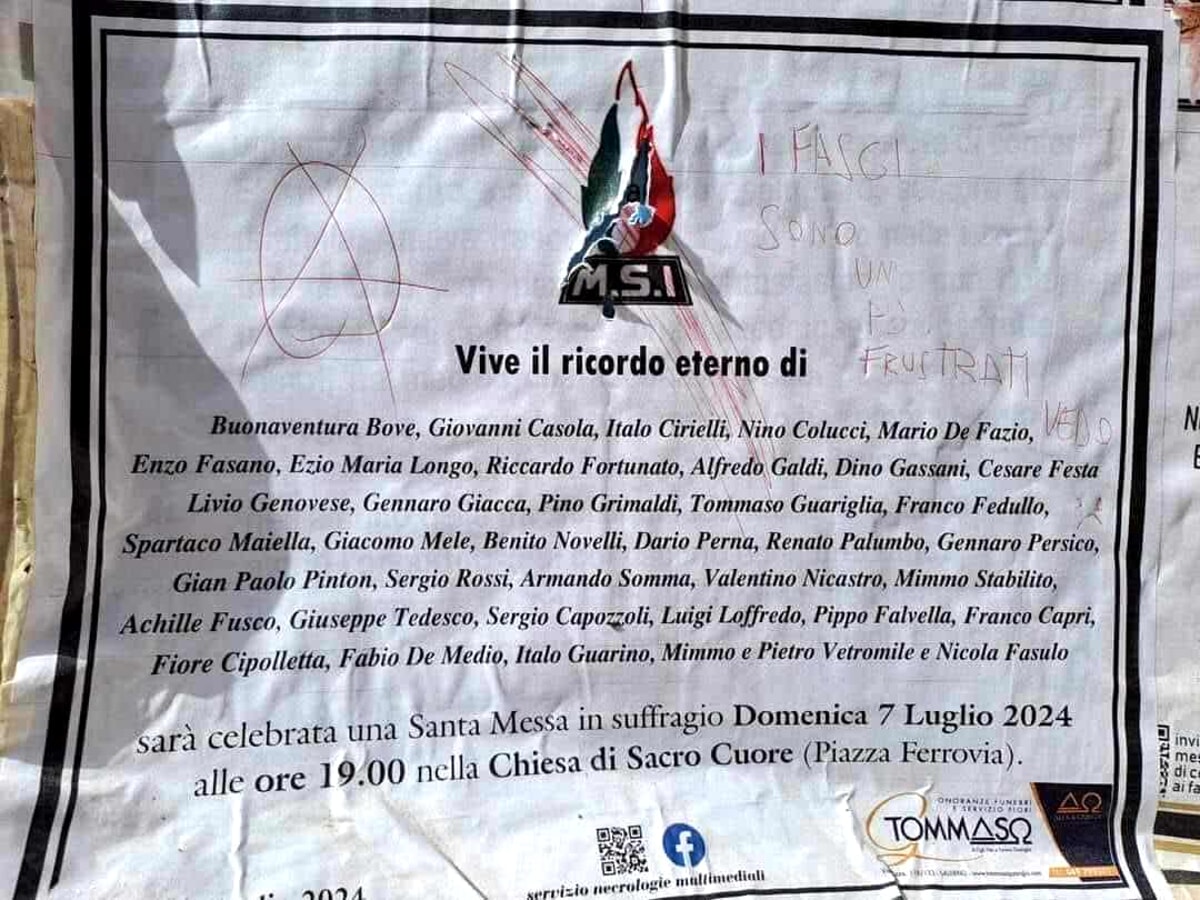 Messa in suffragio di Carlo Falvella: vandalizzati i manifesti funebri