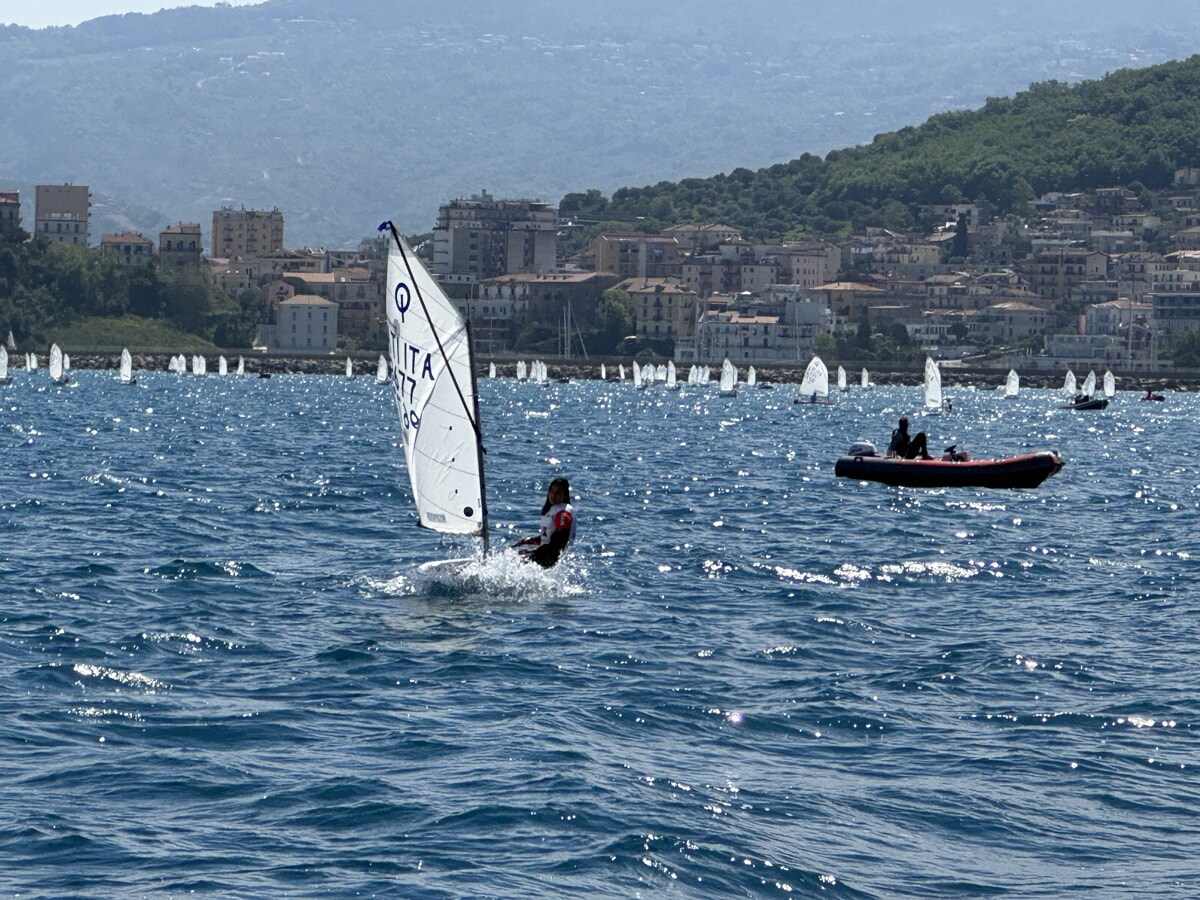 Barca a vela in difficoltà ad Agropoli: salvati due diportisti