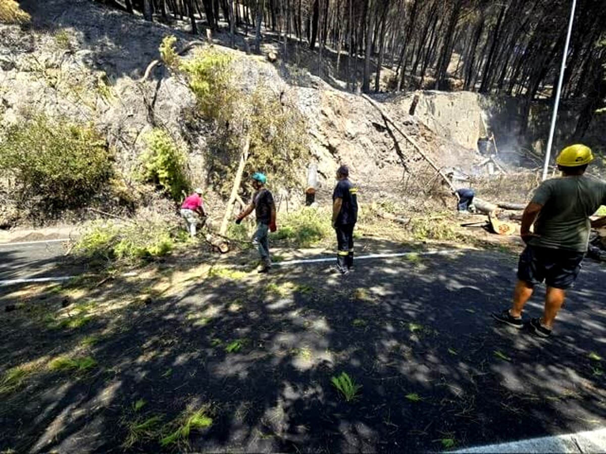 Incendio sul Monte Bonadies, continuano le operazioni di bonifica: strade ancora chiuse